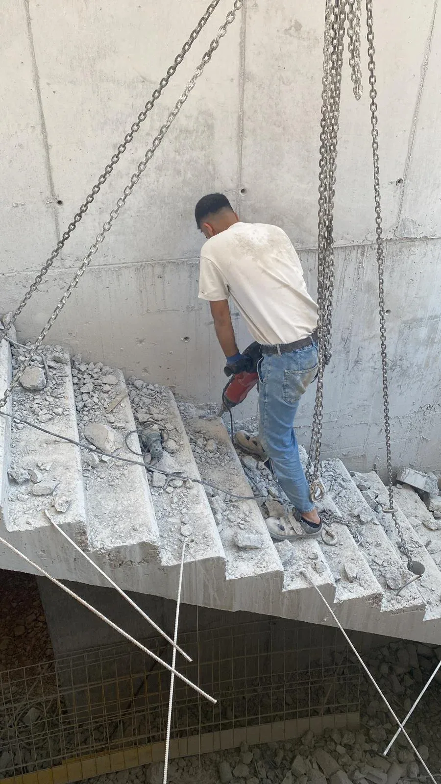 BETON MERDİVEN KIRMA VE SÖKÜM